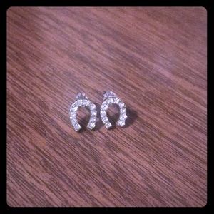 Lucky 🍀 horse shoe stud earrings